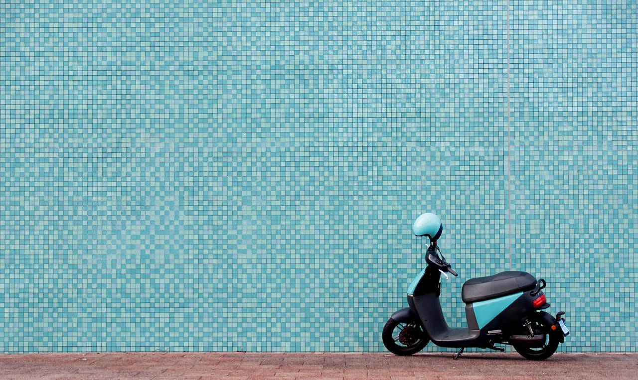 Rustieke mediterrane vloer met blauwe accenten. Rustieke mediterrane vloer met blauwe accenten.